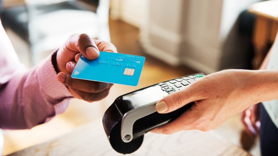 Exploring Distinct Methods of Paying Through Credit Cards