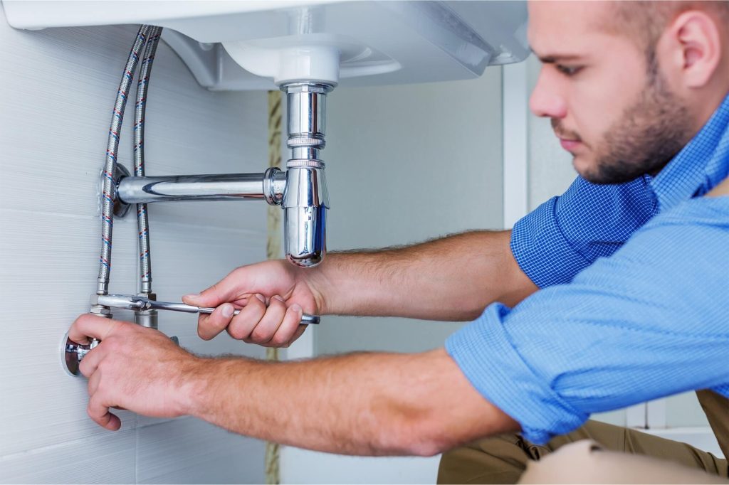 Should I Call a Plumber or Do It Myself?